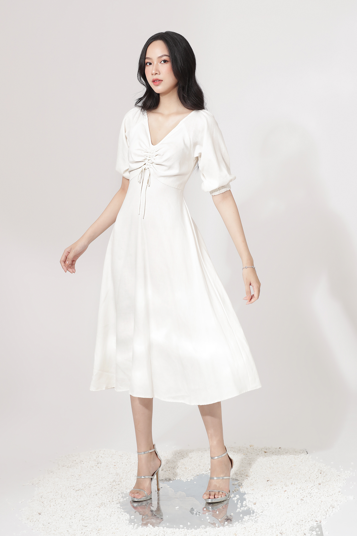 Lên đồ đi chơi dip lễ 30-4 với váy áo vải linen - Ảnh 3