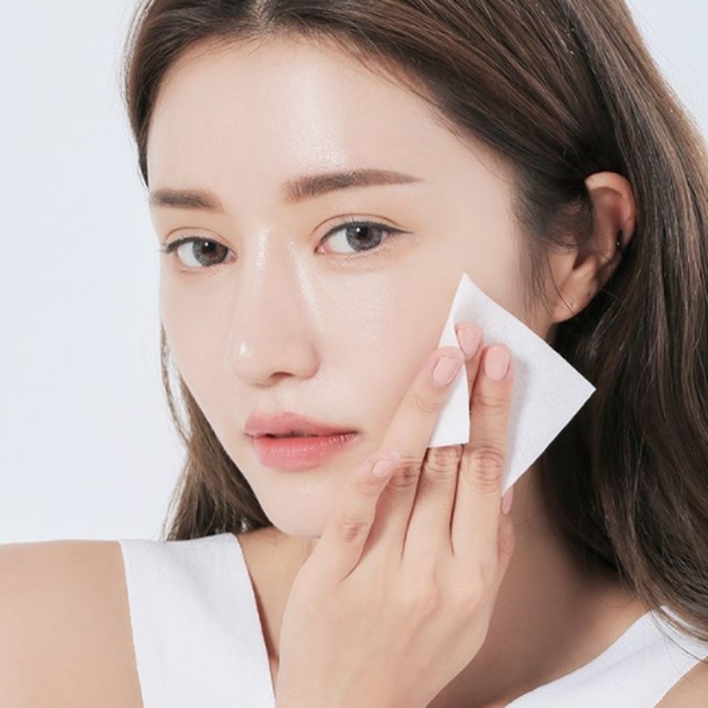 Hè đến rồi, làm sao để giữ lớp trang điểm lâu trôi - Ảnh 6 Hè đến rồi, làm sao để giữ lớp trang điểm lâu trôi - Ảnh 6