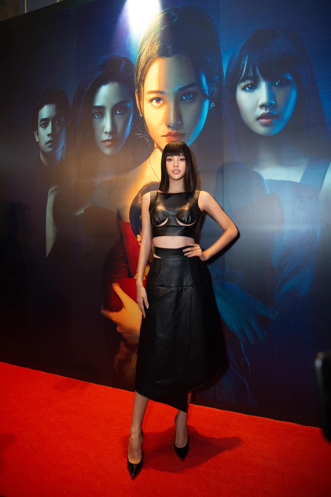 Gu thời trang ngày càng 'dạn' của Tiểu Vy: Diện váy bày cả đường chân ngực, fan dụi mắt nhận không ra - Ảnh 1