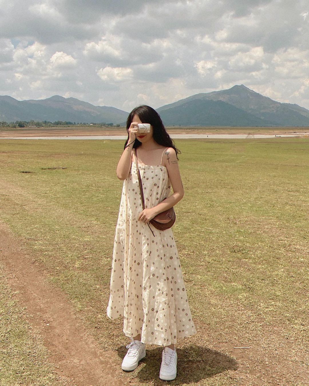 Dàn hot girl Instagram lên đồ đi quẩy lễ, nàng học được vô vàn outfit hay ho - Ảnh 2