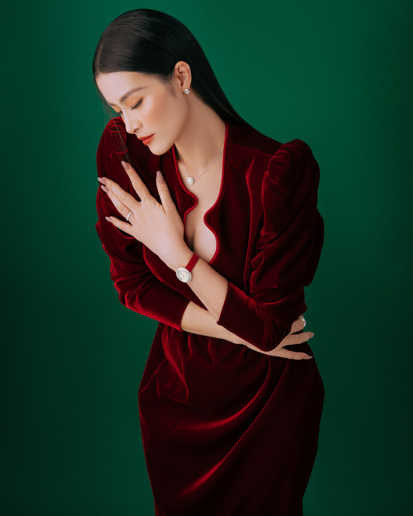 Đông Nhi - Ông Cao Thắng dát hàng hiệu, khoe thần thái 'đỉnh của chóp' trong bộ ảnh thời trang - Ảnh 9