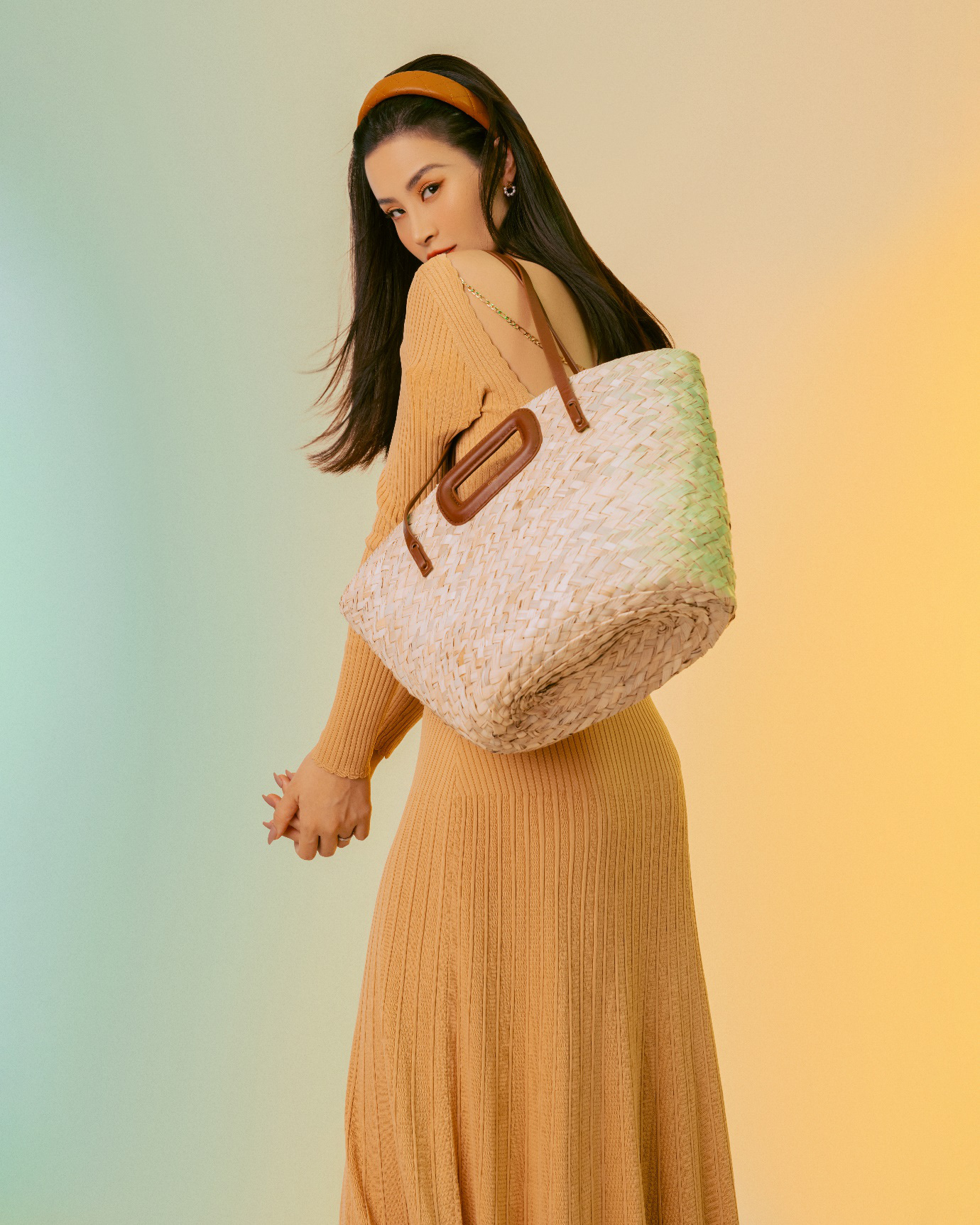 Đông Nhi - Ông Cao Thắng dát hàng hiệu, khoe thần thái 'đỉnh của chóp' trong bộ ảnh thời trang - Ảnh 8