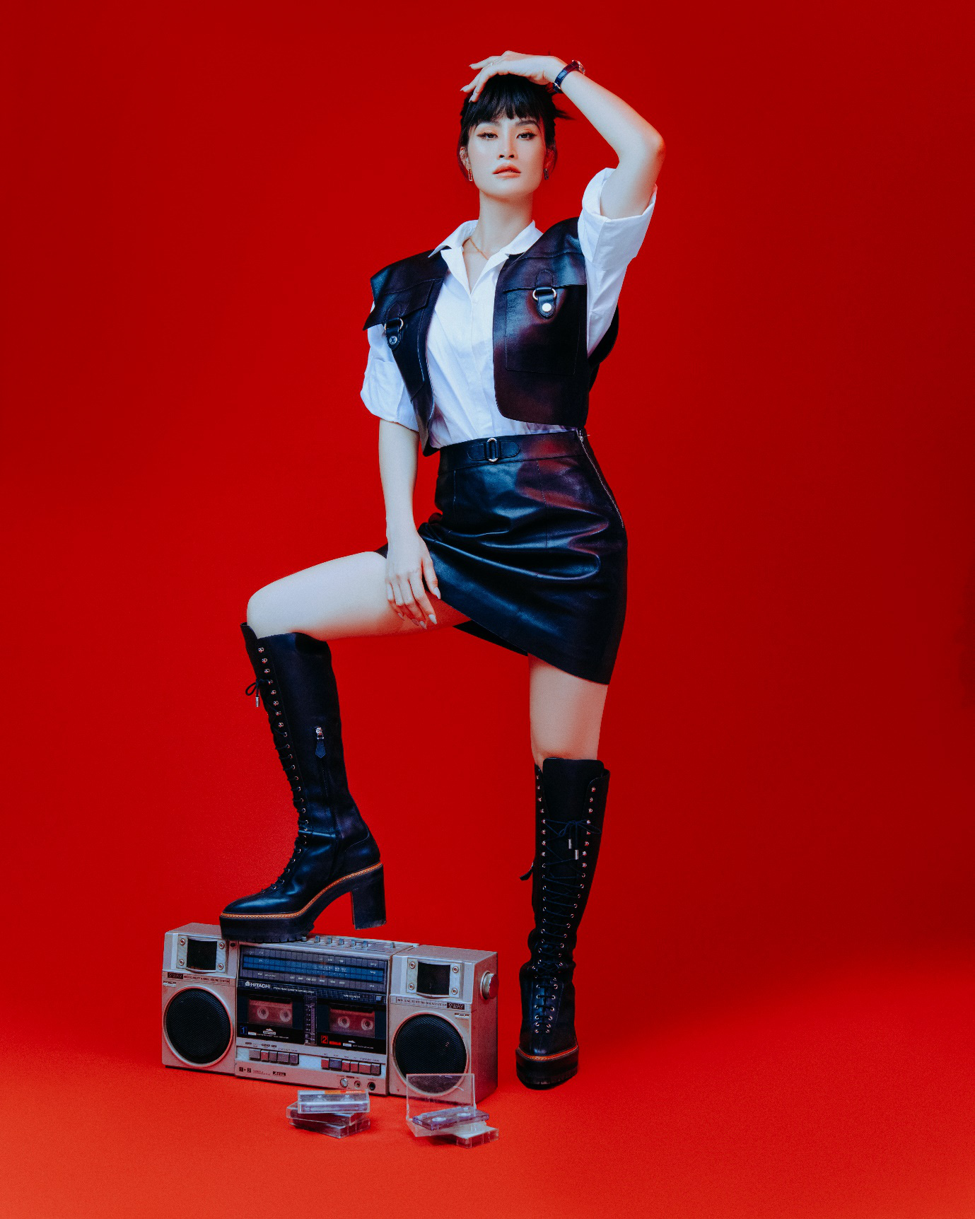 Đông Nhi - Ông Cao Thắng dát hàng hiệu, khoe thần thái 'đỉnh của chóp' trong bộ ảnh thời trang - Ảnh 6