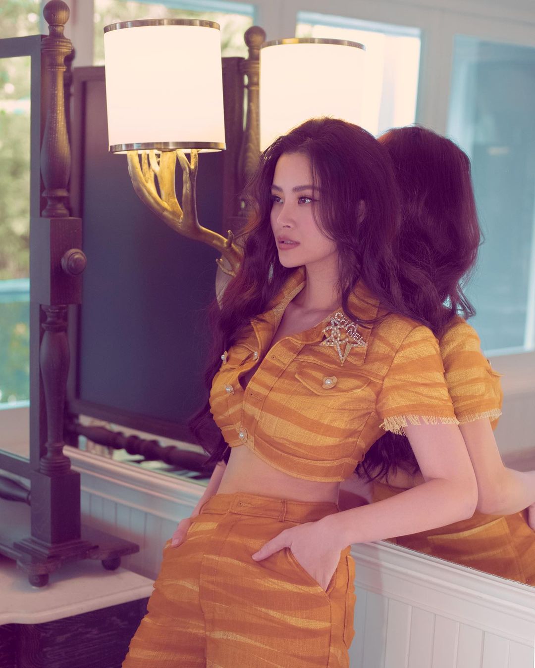 'Mẹ bỉm' Đông Nhi 'nổ đĩa' 5 mẹo mix đồ giúp nâng tầm diện mạo mùa du lịch này - Ảnh 8 'Mẹ bỉm' Đông Nhi 'nổ đĩa' 5 mẹo mix đồ giúp nâng tầm diện mạo mùa du lịch này - Ảnh 8