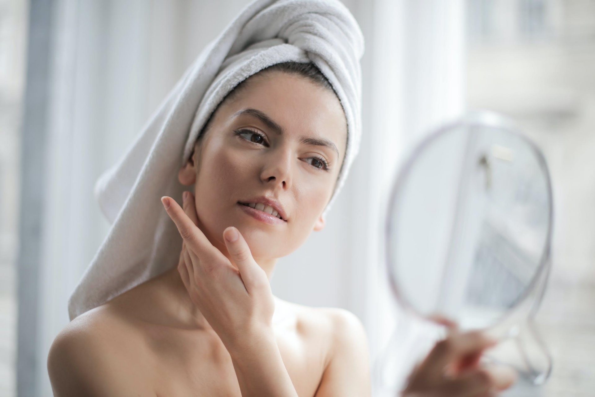 Bí quyết giữ da khỏe đẹp khi đeo khẩu trang - Ảnh 1 Bí quyết giữ da khỏe đẹp khi đeo khẩu trang - Ảnh 1
