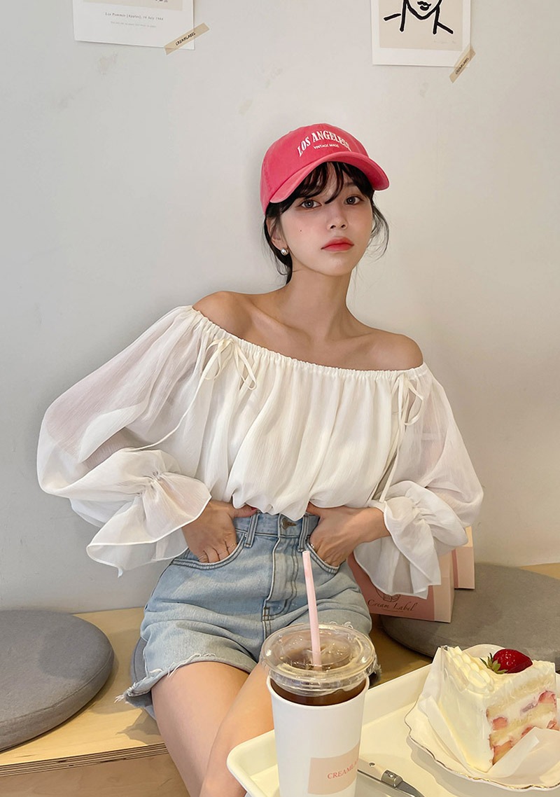 Diện áo blouse để 'dễ thở' hơn trong mùa nóng - Ảnh 5 Diện áo blouse để 'dễ thở' hơn trong mùa nóng - Ảnh 5