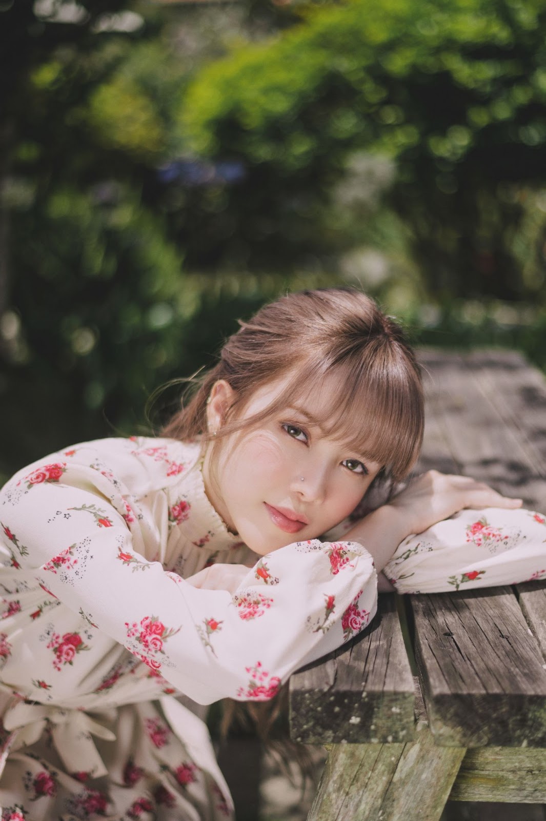 Thiều Bảo Trâm chứng minh định luật ‘mê trai đầu thai mới hết’ trong MV Love Rosie - Ảnh 9 Thiều Bảo Trâm chứng minh định luật ‘mê trai đầu thai mới hết’ trong MV Love Rosie - Ảnh 9