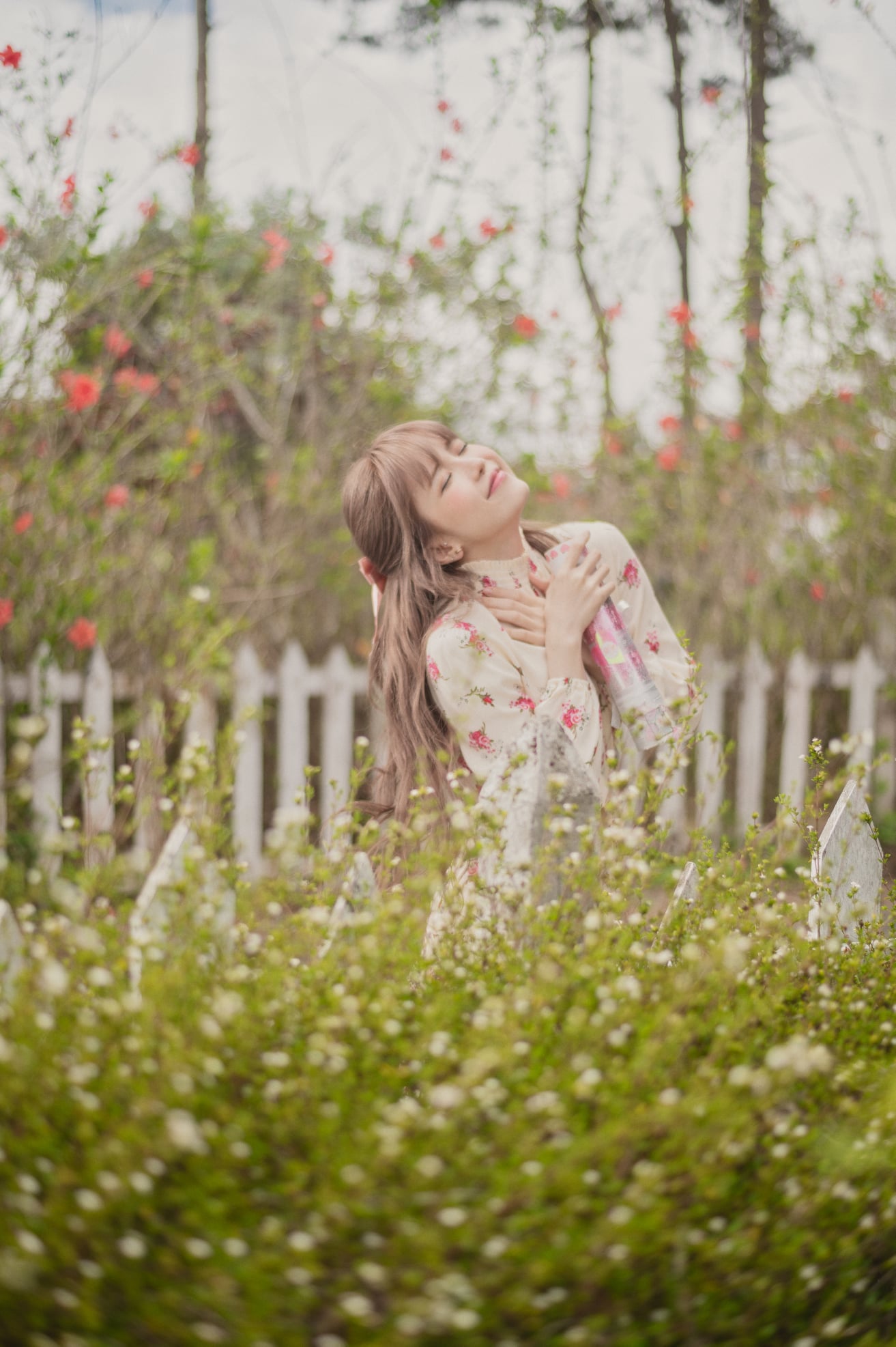 Thiều Bảo Trâm chứng minh định luật ‘mê trai đầu thai mới hết’ trong MV Love Rosie - Ảnh 10 Thiều Bảo Trâm chứng minh định luật ‘mê trai đầu thai mới hết’ trong MV Love Rosie - Ảnh 10