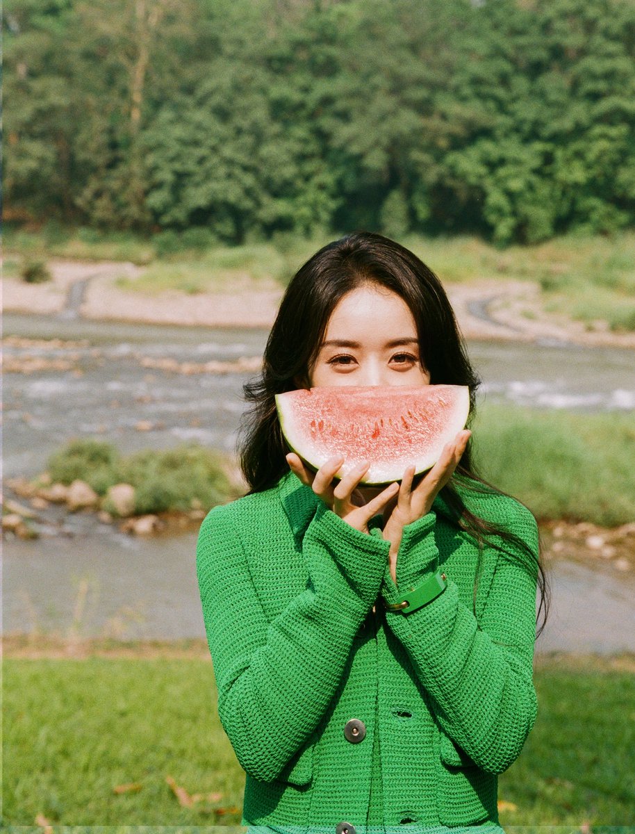 Hậu ly hôn Phùng Thiệu Phong, Triệu Lệ Dĩnh comeback với bộ ảnh thời trang, nhan sắc mặn mà lên thấy rõ - Ảnh 7