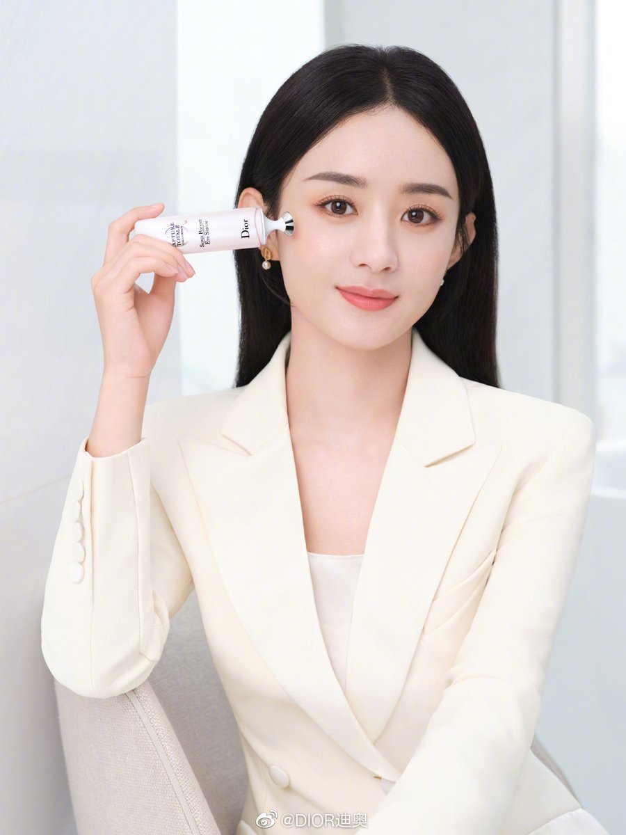 Hậu ly hôn Phùng Thiệu Phong, Triệu Lệ Dĩnh comeback với bộ ảnh thời trang, nhan sắc mặn mà lên thấy rõ - Ảnh 3