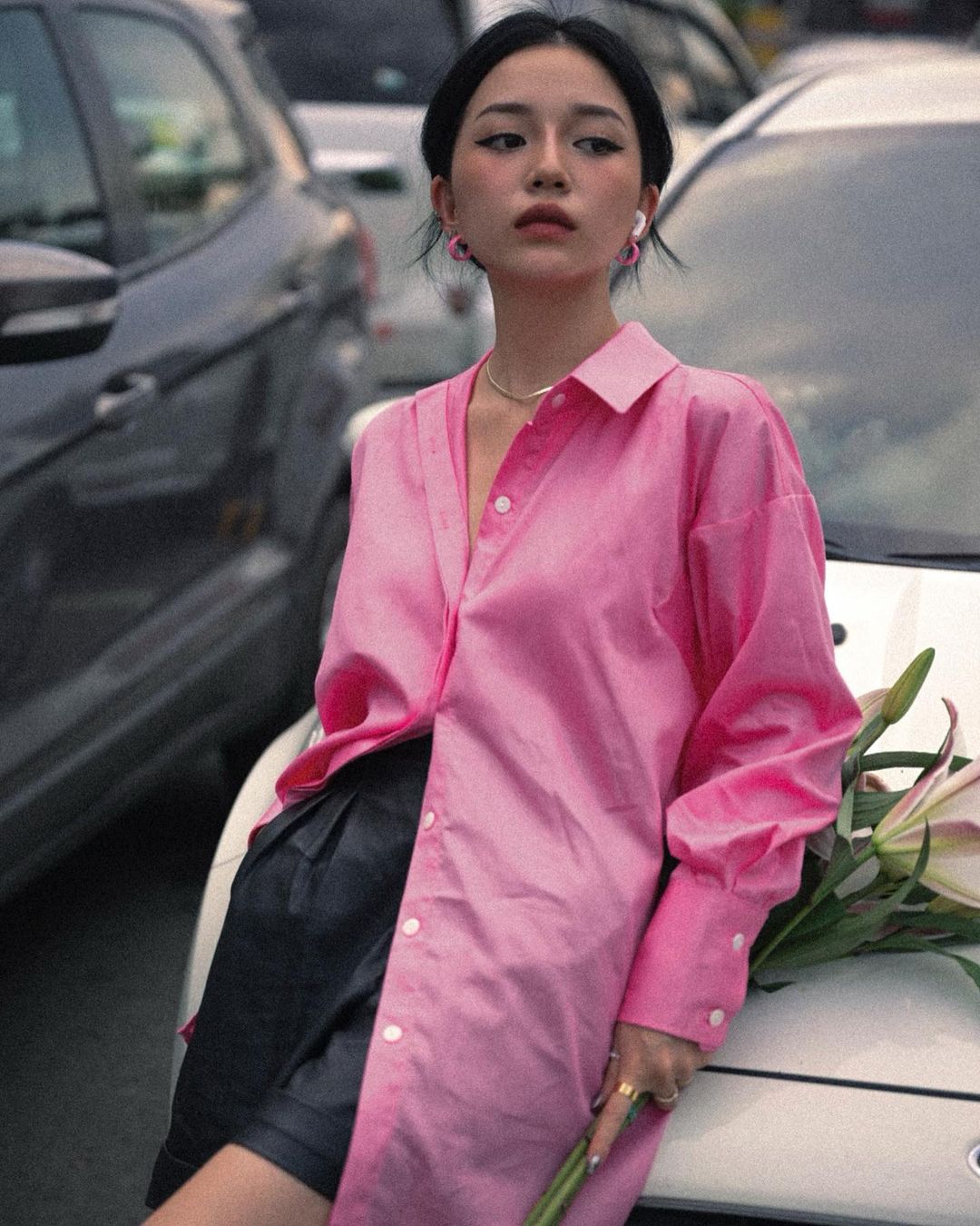 Linh Ngọc Đàm hóa 'thiếu nữ bên hoa ly' trong bộ ảnh mới, đến Xoài Non cũng phải tấm tắc khen xinh - Ảnh 1