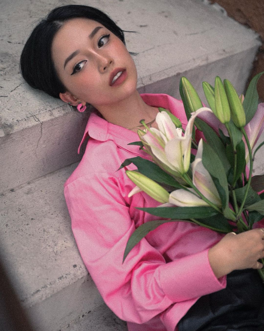 Linh Ngọc Đàm hóa 'thiếu nữ bên hoa ly' trong bộ ảnh mới, đến Xoài Non cũng phải tấm tắc khen xinh - Ảnh 2