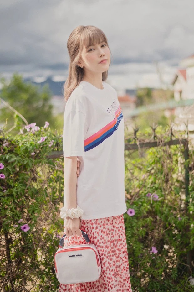 Xem MV mới của Thiều Bảo Trâm, netizen chỉ muốn tắt nhạc đi để xem váy áo thôi - Ảnh 4 Xem MV mới của Thiều Bảo Trâm, netizen chỉ muốn tắt nhạc đi để xem váy áo thôi - Ảnh 4