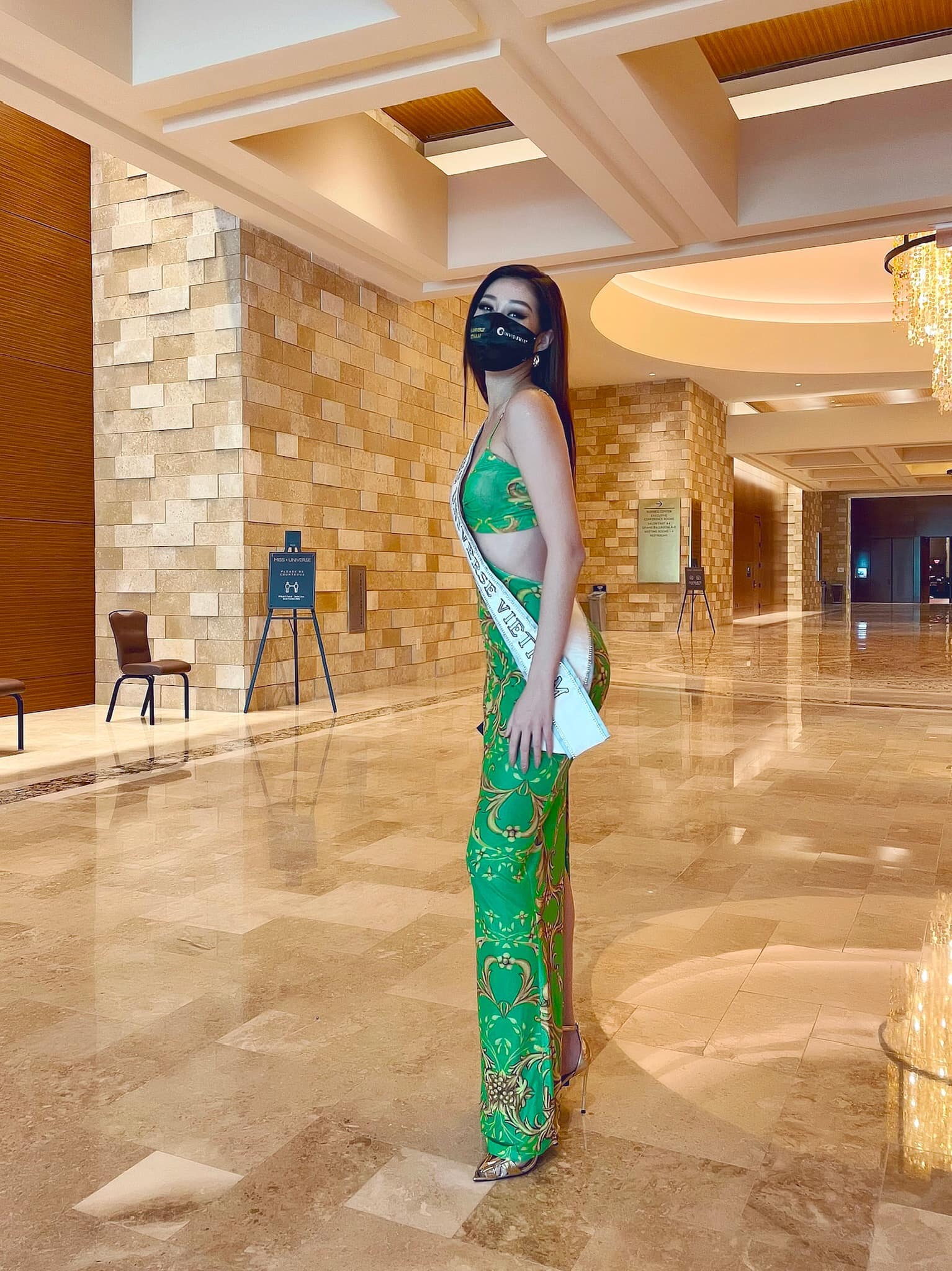 Thời trang ngày 2 của Khánh Vân tại Miss Universe - Ảnh 5 Thời trang ngày 2 của Khánh Vân tại Miss Universe - Ảnh 5