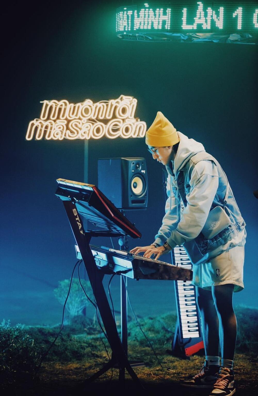 'Muộn rồi mà sao còn' của Sơn Tùng MTP vượt mặt cả Billie Eilish và ITZY, trở thành MV số một thế giới trong tuần qua - Ảnh 3 'Muộn rồi mà sao còn' của Sơn Tùng MTP vượt mặt cả Billie Eilish và ITZY, trở thành MV số một thế giới trong tuần qua - Ảnh 3