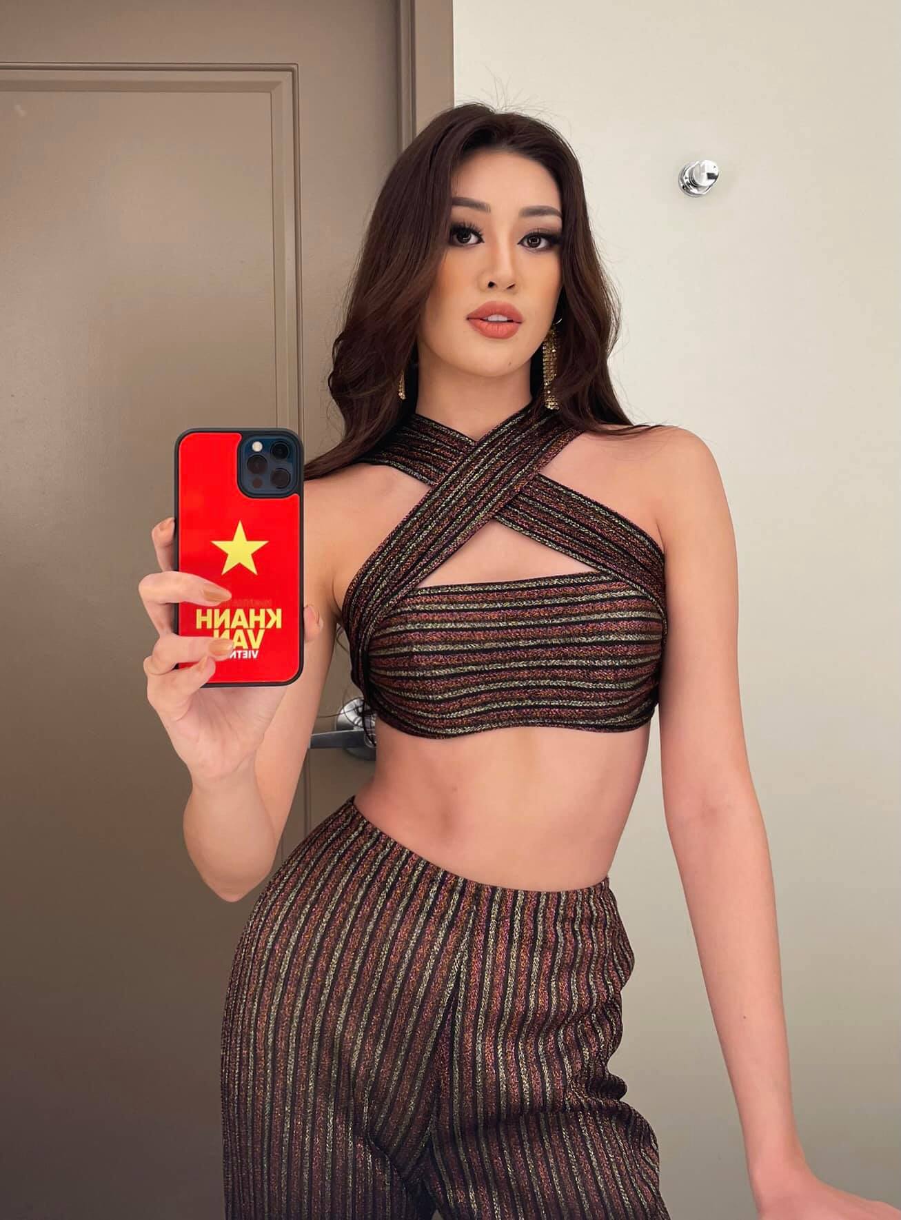 Khánh Vân diện váy xẻ tít tắp, truyền tải vẻ đẹp của người con gái Việt Nam tại đường đua Miss Universe - Ảnh 7