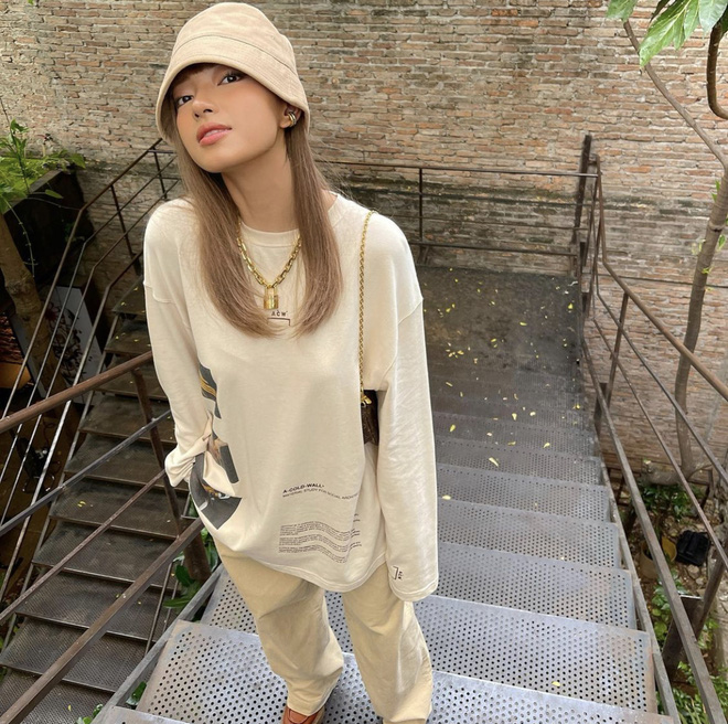Thời trang sao Việt tuần qua: Ngọc Trinh, Lệ Quyên lên đồ hiệu 'cực khét', Chi Pu khác lạ, nhận mãi chẳng ra - Ảnh 7 Thời trang sao Việt tuần qua: Ngọc Trinh, Lệ Quyên lên đồ hiệu 'cực khét', Chi Pu khác lạ, nhận mãi chẳng ra - Ảnh 7