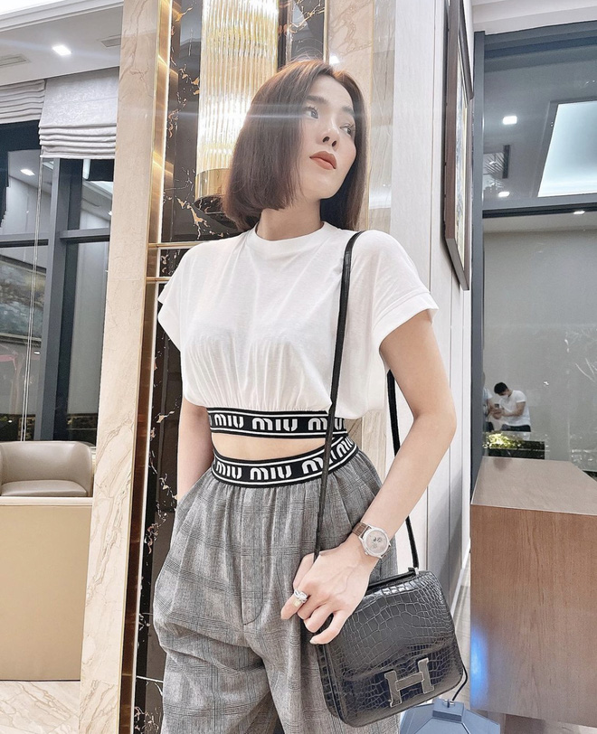 Thời trang sao Việt tuần qua: Ngọc Trinh, Lệ Quyên lên đồ hiệu 'cực khét', Chi Pu khác lạ, nhận mãi chẳng ra - Ảnh 2 Thời trang sao Việt tuần qua: Ngọc Trinh, Lệ Quyên lên đồ hiệu 'cực khét', Chi Pu khác lạ, nhận mãi chẳng ra - Ảnh 2