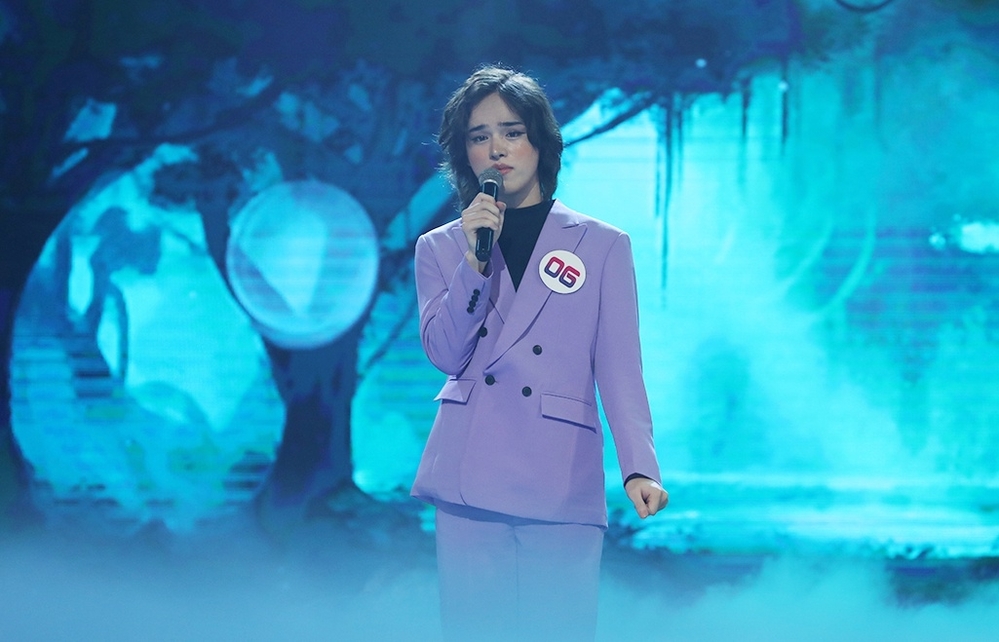 Hết nhí nhố trên MXH, Trần Đức Bo lại 'cầm mic' đi hát, tính lấn sân sang làm ca sĩ hay gì? - Ảnh 3 Hết nhí nhố trên MXH, Trần Đức Bo lại 'cầm mic' đi hát, tính lấn sân sang làm ca sĩ hay gì? - Ảnh 3