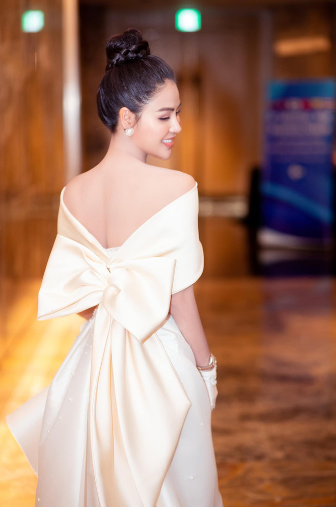 Minh của ‘Hướng dương ngược nắng’: Trên phim ăn bận quê mùa, ngoài đời sang chảnh, lên đồ cực khét - Ảnh 6 Minh của ‘Hướng dương ngược nắng’: Trên phim ăn bận quê mùa, ngoài đời sang chảnh, lên đồ cực khét - Ảnh 6