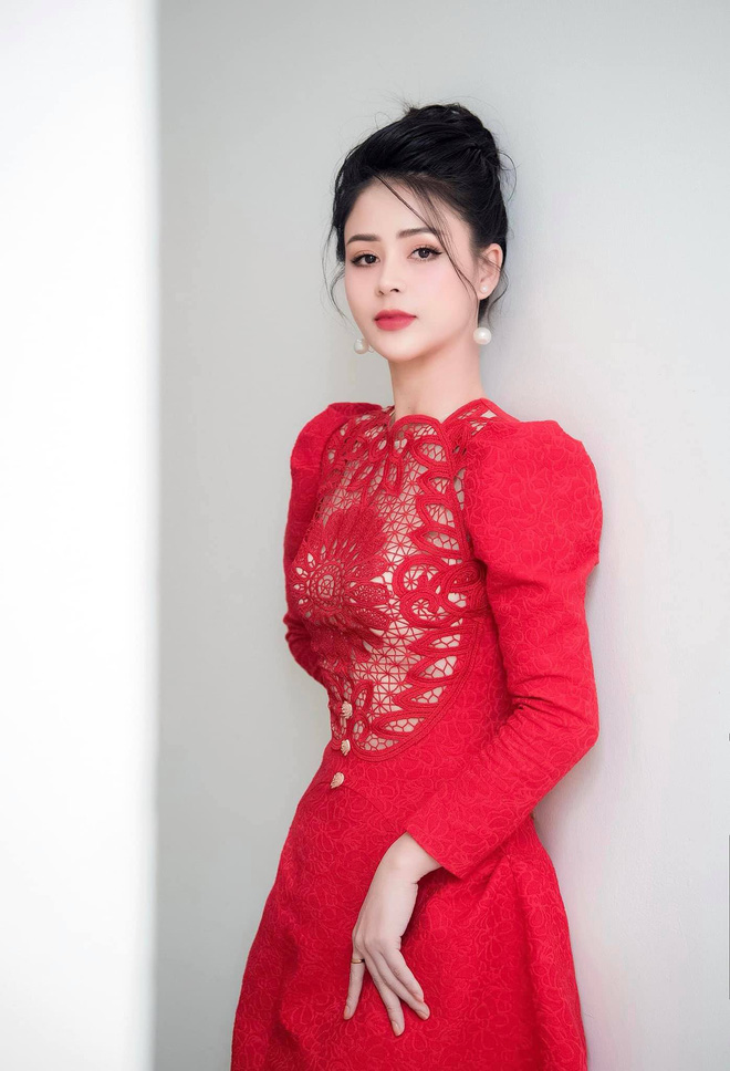 Minh của ‘Hướng dương ngược nắng’: Trên phim ăn bận quê mùa, ngoài đời sang chảnh, lên đồ cực khét - Ảnh 8 Minh của ‘Hướng dương ngược nắng’: Trên phim ăn bận quê mùa, ngoài đời sang chảnh, lên đồ cực khét - Ảnh 8