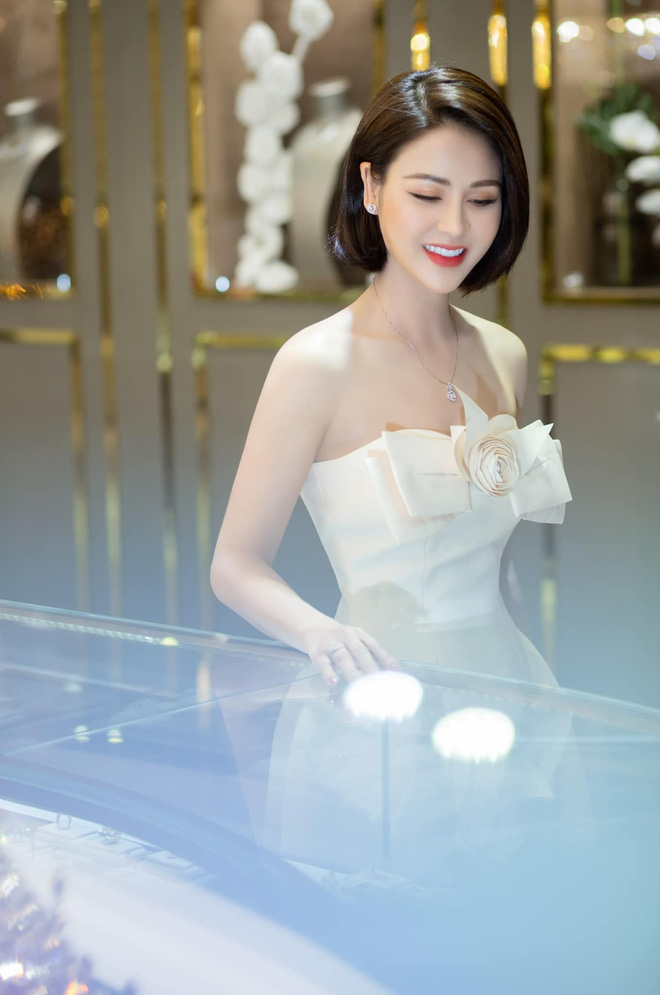 Minh của ‘Hướng dương ngược nắng’: Trên phim ăn bận quê mùa, ngoài đời sang chảnh, lên đồ cực khét - Ảnh 7 Minh của ‘Hướng dương ngược nắng’: Trên phim ăn bận quê mùa, ngoài đời sang chảnh, lên đồ cực khét - Ảnh 7
