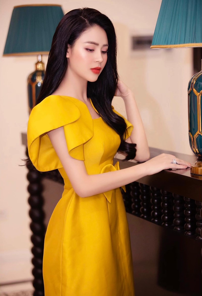 Minh của ‘Hướng dương ngược nắng’: Trên phim ăn bận quê mùa, ngoài đời sang chảnh, lên đồ cực khét - Ảnh 2 Minh của ‘Hướng dương ngược nắng’: Trên phim ăn bận quê mùa, ngoài đời sang chảnh, lên đồ cực khét - Ảnh 2