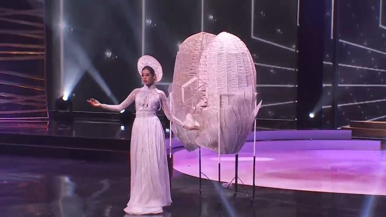 Khánh Vân e ấp trong 'Kén em', thần thái 'đỉnh của chóp' tại phần thi Trang phục dân tộc (National Costume) của Miss Universe - Ảnh 5 Khánh Vân e ấp trong 'Kén em', thần thái 'đỉnh của chóp' tại phần thi Trang phục dân tộc (National Costume) của Miss Universe - Ảnh 5