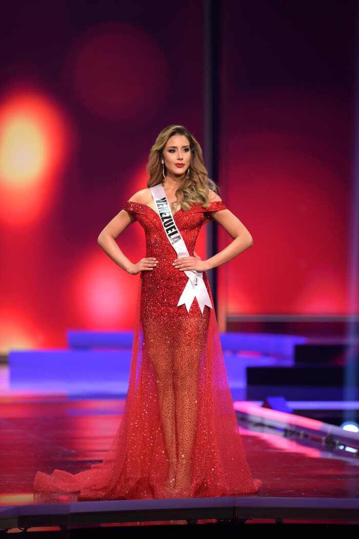 Lộ diện 10 thiết kế đầm dạ hội đẹp nhất bán kết Miss Universe: Hừng Đông của Việt Nam ‘chiễm chệ’ trong top đầu - Ảnh 5 Lộ diện 10 thiết kế đầm dạ hội đẹp nhất bán kết Miss Universe: Hừng Đông của Việt Nam ‘chiễm chệ’ trong top đầu - Ảnh 5