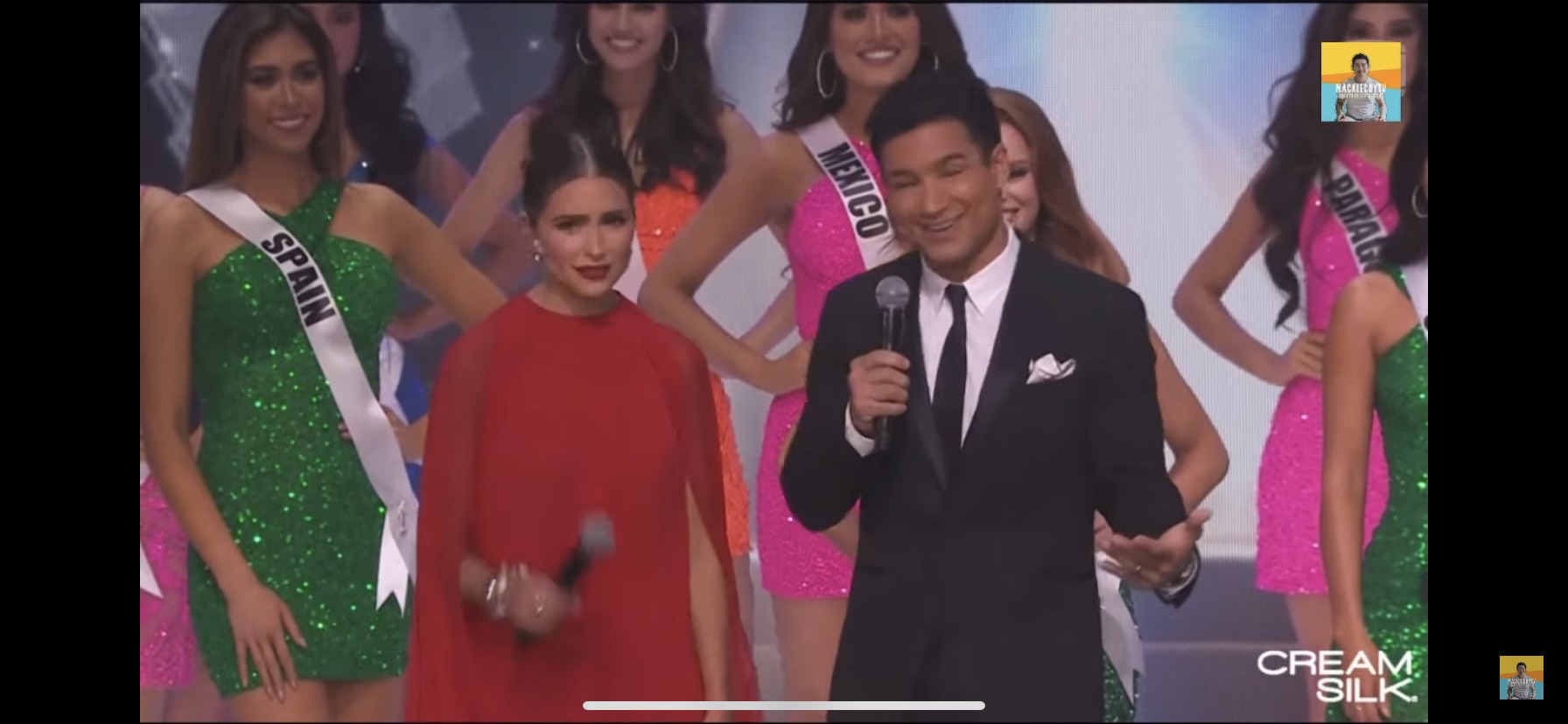 7:10 (GMT+7) Hai MC chính thức xuất hiện, hứa hẹn tạo nên một đêm chung kết đầy mãn nhãn.