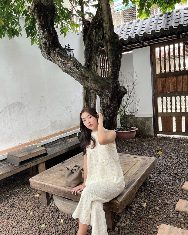 Sắc trắng thống trị thời trang sao Việt tuần qua: Hiền Hồ hóa quý cô cổ điển, Bảo Thy nền nã tựa gái đôi mươi - Ảnh 7 Sắc trắng thống trị thời trang sao Việt tuần qua: Hiền Hồ hóa quý cô cổ điển, Bảo Thy nền nã tựa gái đôi mươi - Ảnh 7