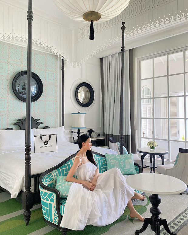 Sắc trắng thống trị thời trang sao Việt tuần qua: Hiền Hồ hóa quý cô cổ điển, Bảo Thy nền nã tựa gái đôi mươi - Ảnh 5 Sắc trắng thống trị thời trang sao Việt tuần qua: Hiền Hồ hóa quý cô cổ điển, Bảo Thy nền nã tựa gái đôi mươi - Ảnh 5