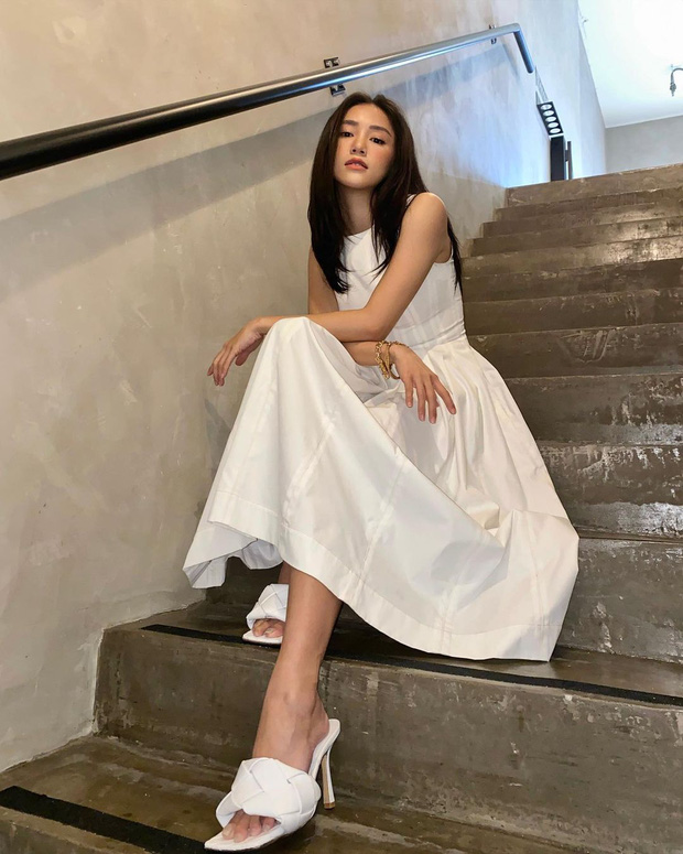 Sắc trắng thống trị thời trang sao Việt tuần qua: Hiền Hồ hóa quý cô cổ điển, Bảo Thy nền nã tựa gái đôi mươi - Ảnh 4 Sắc trắng thống trị thời trang sao Việt tuần qua: Hiền Hồ hóa quý cô cổ điển, Bảo Thy nền nã tựa gái đôi mươi - Ảnh 4