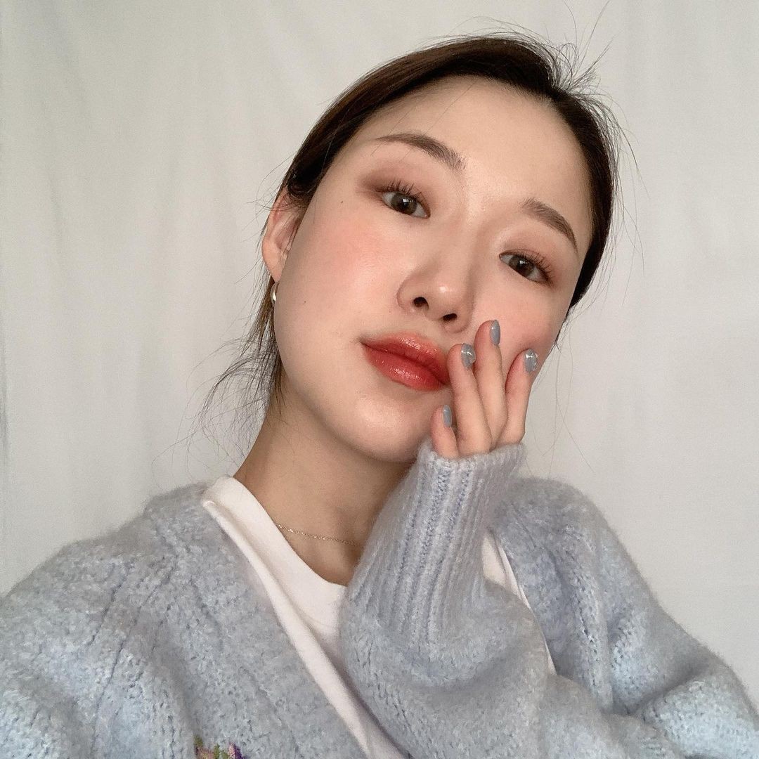 Nếu còn mắc 6 lỗi sau đây thì đừng mong xinh lên khi đánh son bóng - Ảnh 3