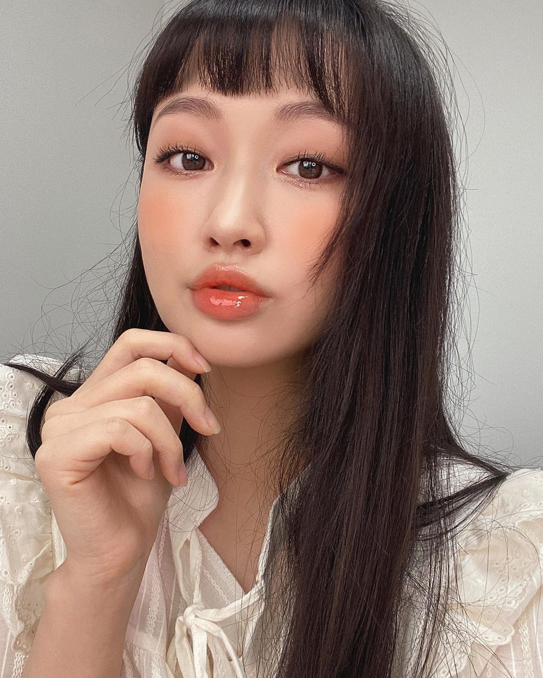 Nếu còn mắc 6 lỗi sau đây thì đừng mong xinh lên khi đánh son bóng - Ảnh 4