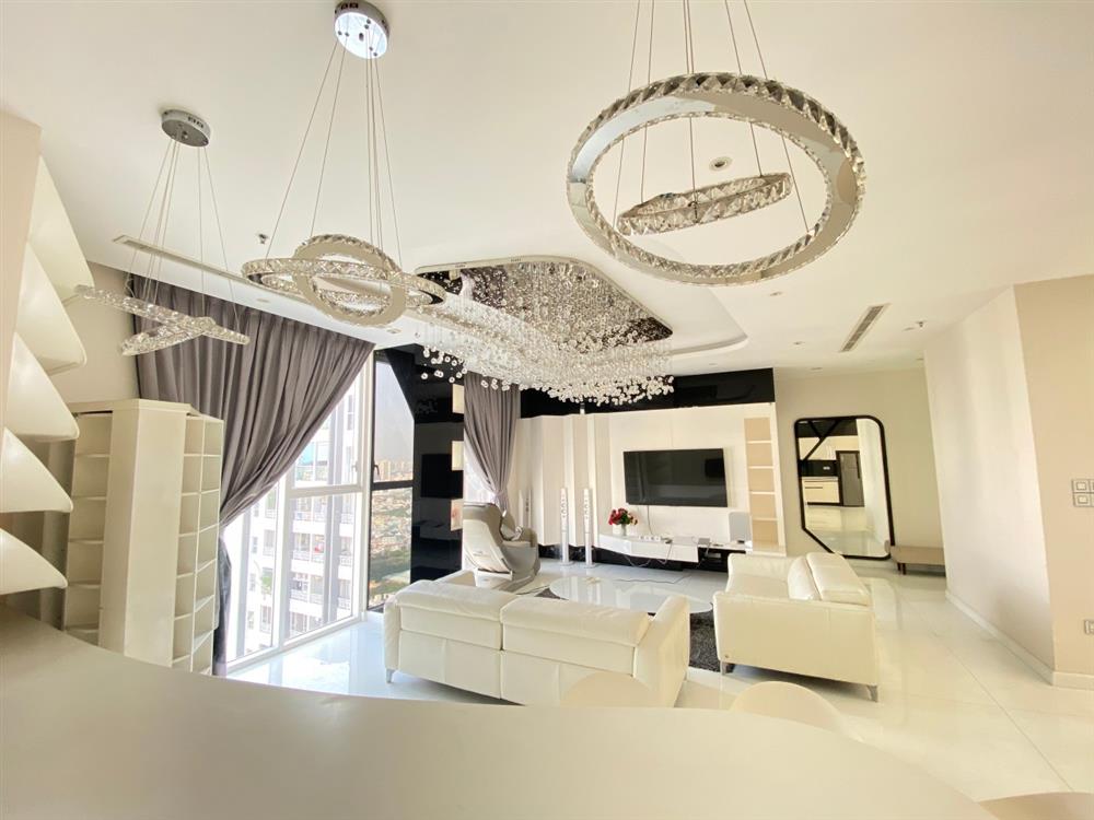 Chân dài xứ Trà cũng để lại toàn bộ nội thất đã sắm sửa trong penthouse này