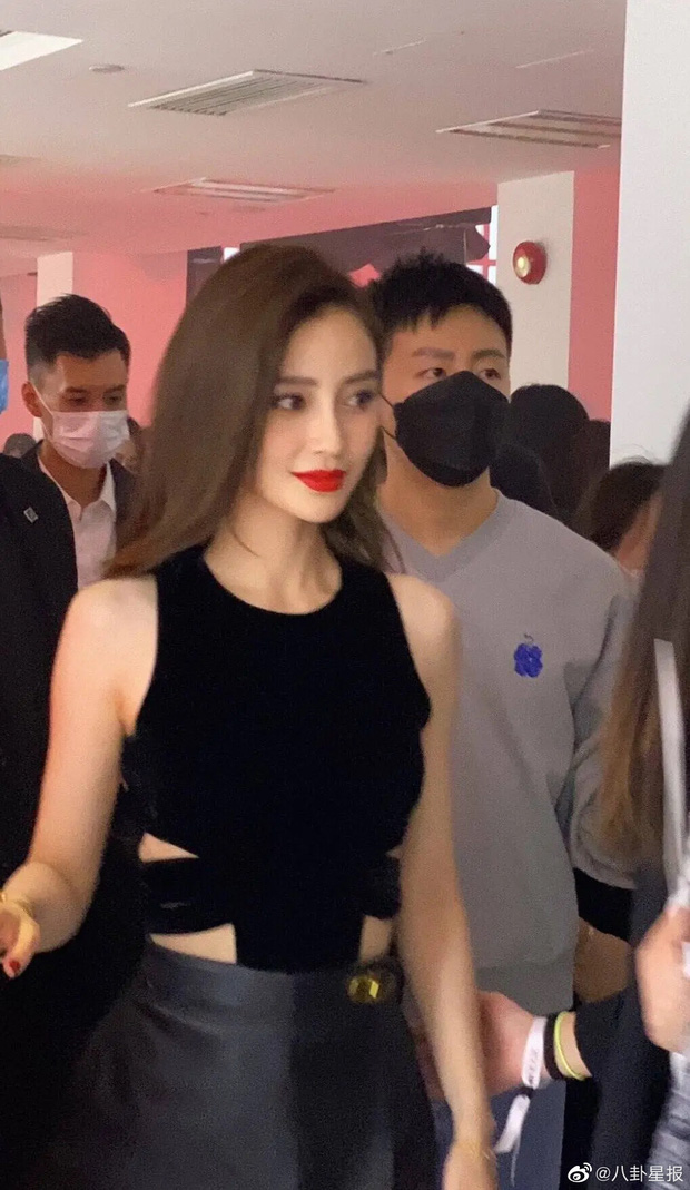 Ảnh không photoshop của mỹ nhân Cbiz: Angela Baby, Triệu Lệ Dĩnh đẹp như họa báo, Lưu Diệc Phi lép vế hơn hẳn - Ảnh 1 Ảnh không photoshop của mỹ nhân Cbiz: Angela Baby, Triệu Lệ Dĩnh đẹp như họa báo, Lưu Diệc Phi lép vế hơn hẳn - Ảnh 1