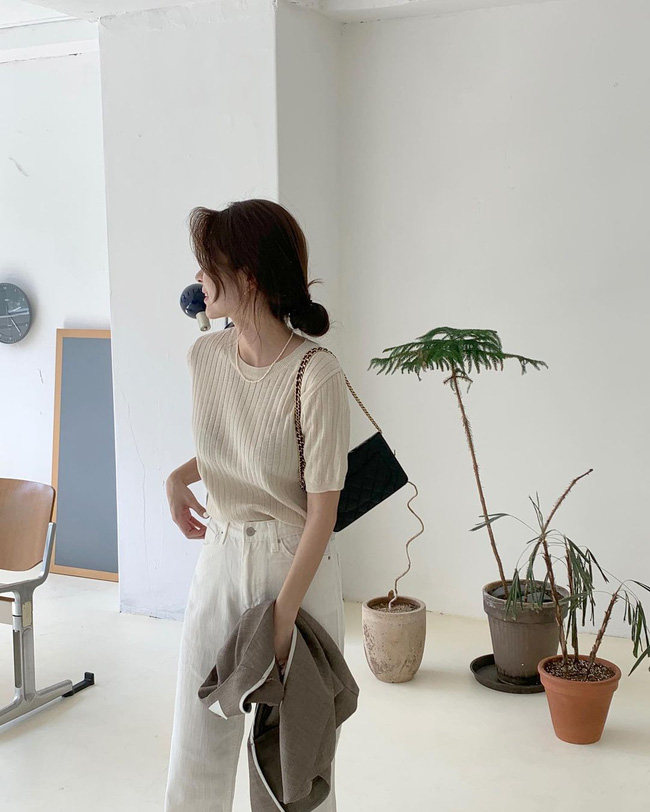 Thoát cảnh 'đầu bù' mùa nắng với kiểu tóc búi thấp - Ảnh 4