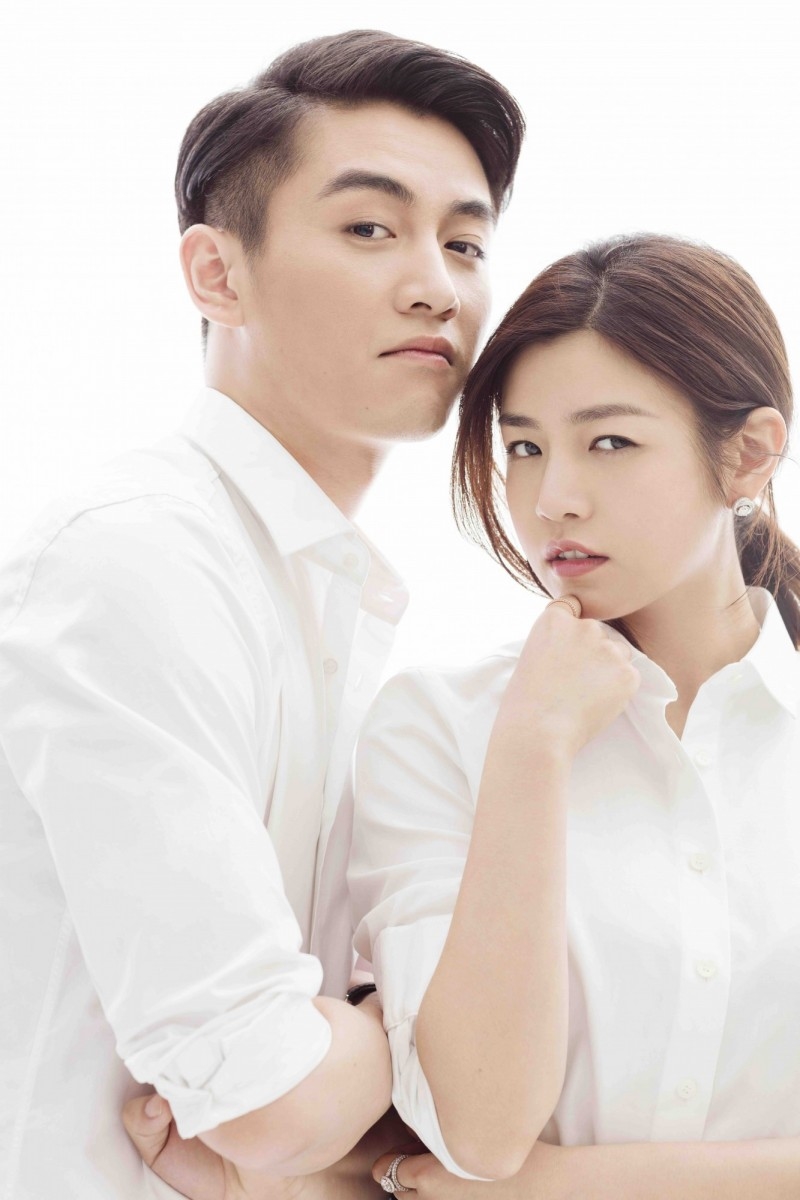 Không lâu sau đó, nam nghệ sĩ lại đột ngột tuyên bố hẹn hò với Trần Nghiên Hy, anh khẳng định mình và Triệu Lệ Dĩnh chỉ là hợp tác tạo couple phim chứ không hề hẹn hò