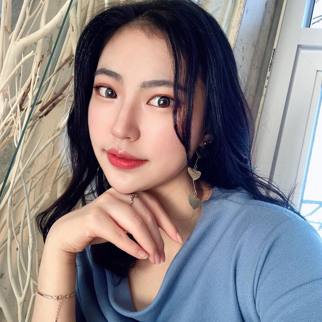 F5 bản thân với các mẹo trang điểm giúp gương mặt 'trẻ ra chục tuổi' - Ảnh 6