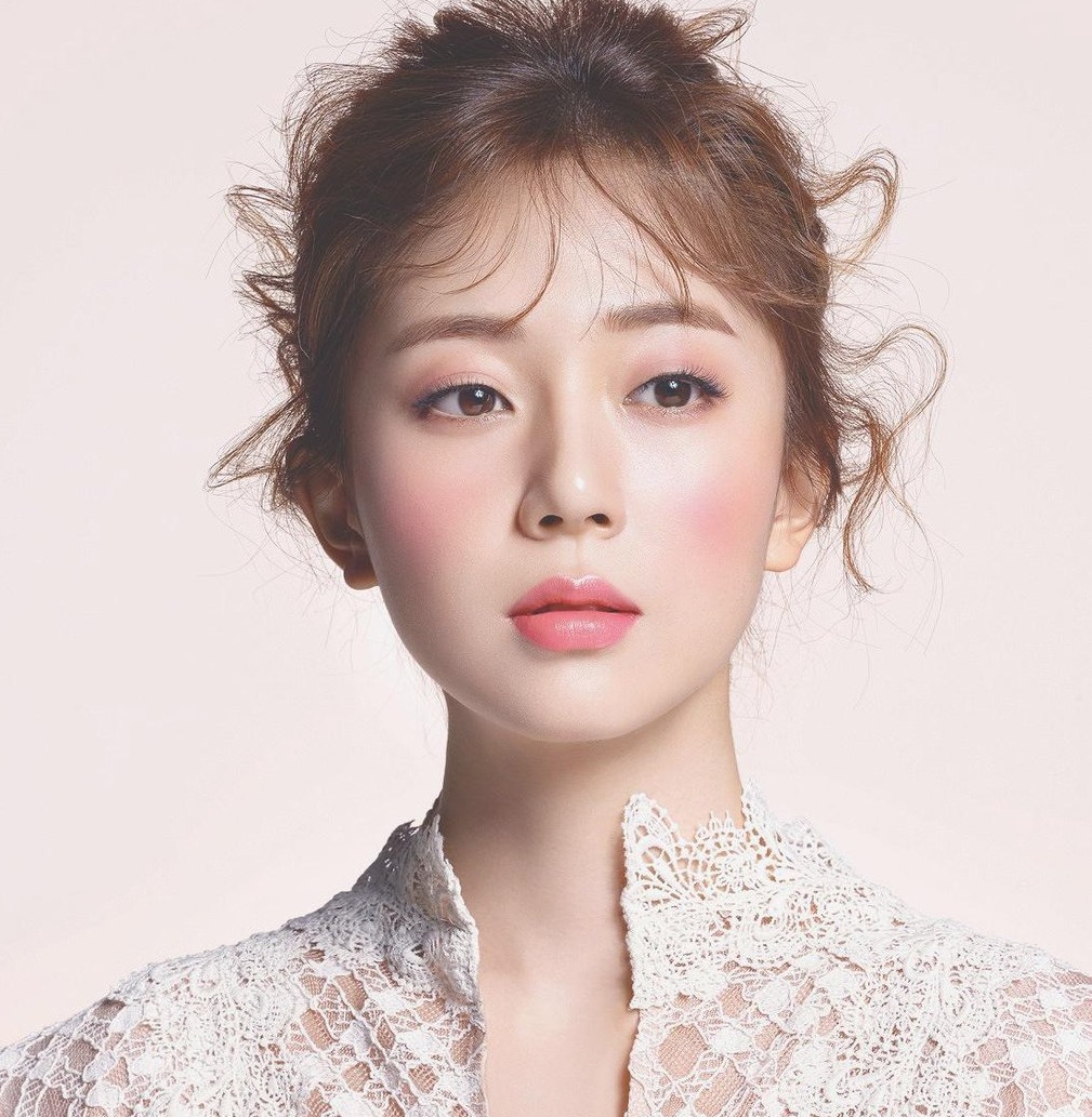 F5 bản thân với các mẹo trang điểm giúp gương mặt 'trẻ ra chục tuổi' - Ảnh 3