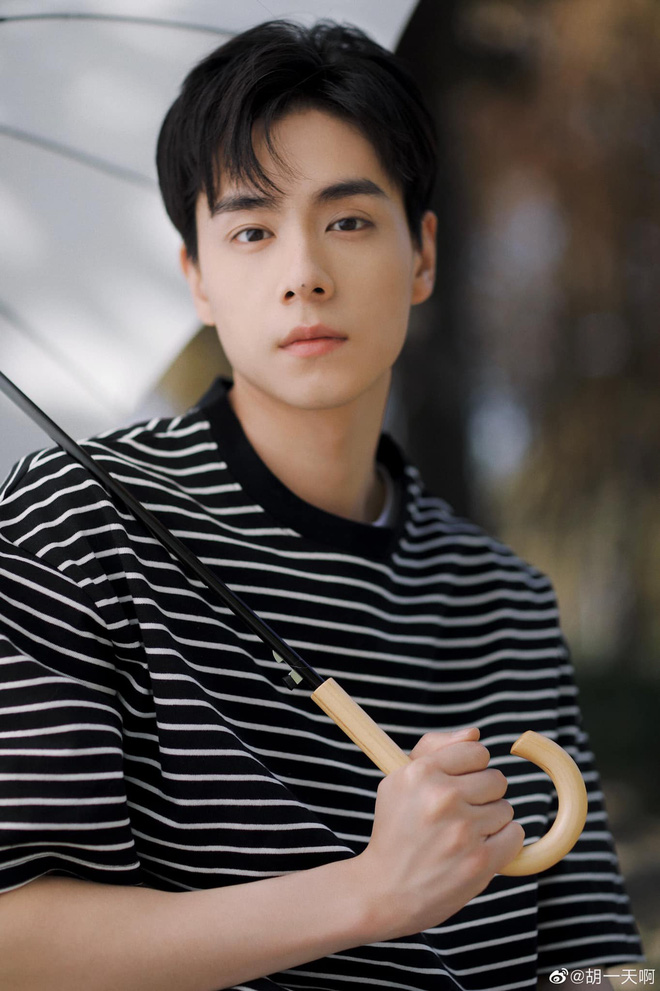 Lý Hiện - Hồ Nhất Thiên ăn mừng vai diễn làm nên tên tuổi, nhưng netizen chỉ để ý đến nhan sắc ‘đẹp vượt thời gian’ là sao? - Ảnh 3