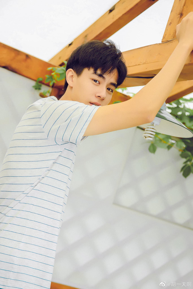 Lý Hiện - Hồ Nhất Thiên ăn mừng vai diễn làm nên tên tuổi, nhưng netizen chỉ để ý đến nhan sắc ‘đẹp vượt thời gian’ là sao? - Ảnh 1