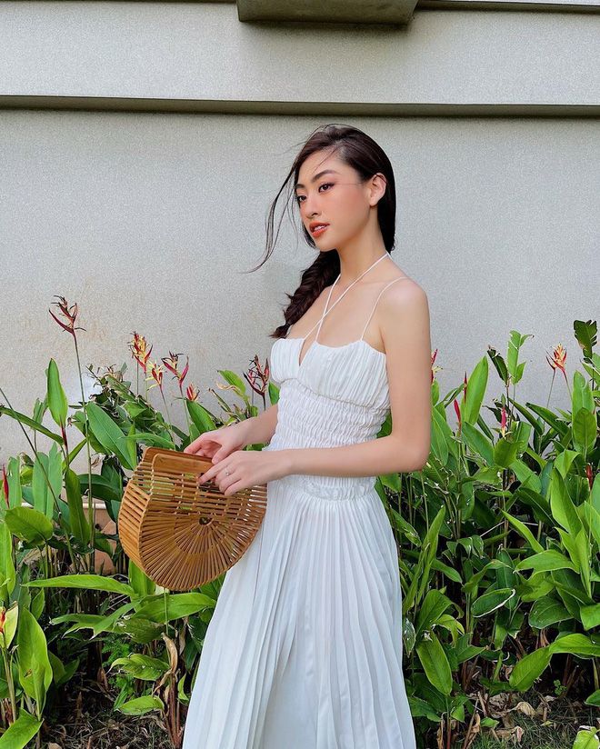 Những kiểu váy hai dây khiến sao Việt mê mệt, từ Hà Hồ, Minh Hằng, Hà Tăng, Lan Ngọc đều nô nức 'mua lấy mua để' - Ảnh 7 Những kiểu váy hai dây khiến sao Việt mê mệt, từ Hà Hồ, Minh Hằng, Hà Tăng, Lan Ngọc đều nô nức 'mua lấy mua để' - Ảnh 7