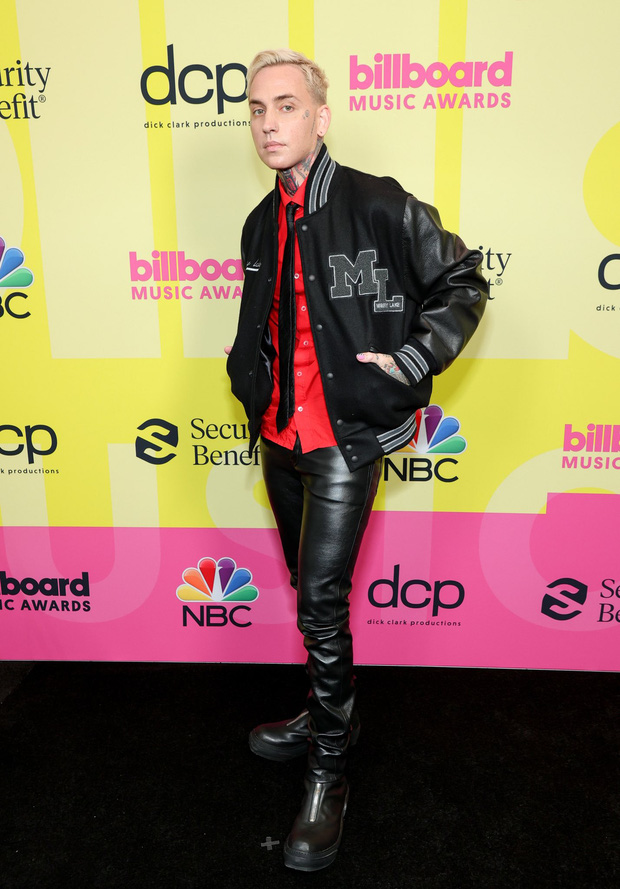 Thời trang siêu thảm đỏ Billboard Music Awards 2021: Jonas Brothers có màn tái ngộ đáng nhớ, Doja Cat hóa ‘ngựa vằn’ - Ảnh 13 Thời trang siêu thảm đỏ Billboard Music Awards 2021: Jonas Brothers có màn tái ngộ đáng nhớ, Doja Cat hóa ‘ngựa vằn’ - Ảnh 13