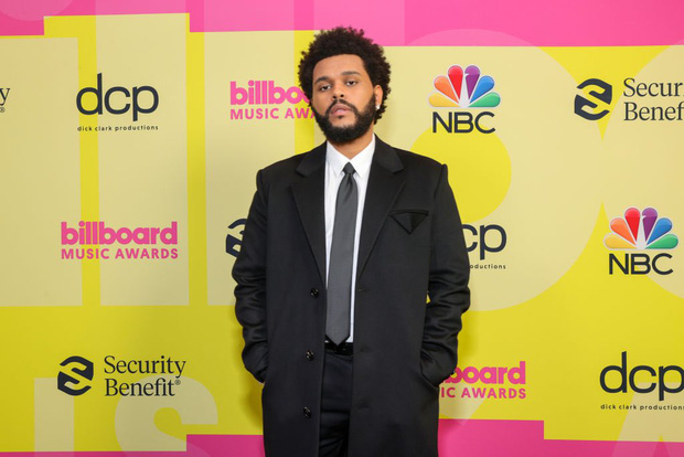 Thời trang siêu thảm đỏ Billboard Music Awards 2021: Jonas Brothers có màn tái ngộ đáng nhớ, Doja Cat hóa ‘ngựa vằn’ - Ảnh 8 Thời trang siêu thảm đỏ Billboard Music Awards 2021: Jonas Brothers có màn tái ngộ đáng nhớ, Doja Cat hóa ‘ngựa vằn’ - Ảnh 8
