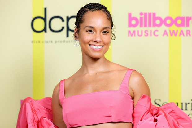 Thời trang siêu thảm đỏ Billboard Music Awards 2021: Jonas Brothers có màn tái ngộ đáng nhớ, Doja Cat hóa ‘ngựa vằn’ - Ảnh 6 Thời trang siêu thảm đỏ Billboard Music Awards 2021: Jonas Brothers có màn tái ngộ đáng nhớ, Doja Cat hóa ‘ngựa vằn’ - Ảnh 6