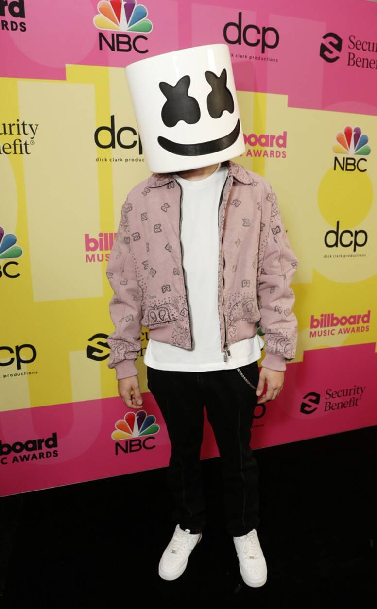 Thời trang siêu thảm đỏ Billboard Music Awards 2021: Jonas Brothers có màn tái ngộ đáng nhớ, Doja Cat hóa ‘ngựa vằn’ - Ảnh 14 Thời trang siêu thảm đỏ Billboard Music Awards 2021: Jonas Brothers có màn tái ngộ đáng nhớ, Doja Cat hóa ‘ngựa vằn’ - Ảnh 14