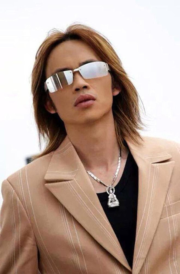 Cách mix and match quần áo, phụ kiện vô cùng hợp thời và trendy, một hình ảnh khác xa 'một trời một vực' so với hiện tại