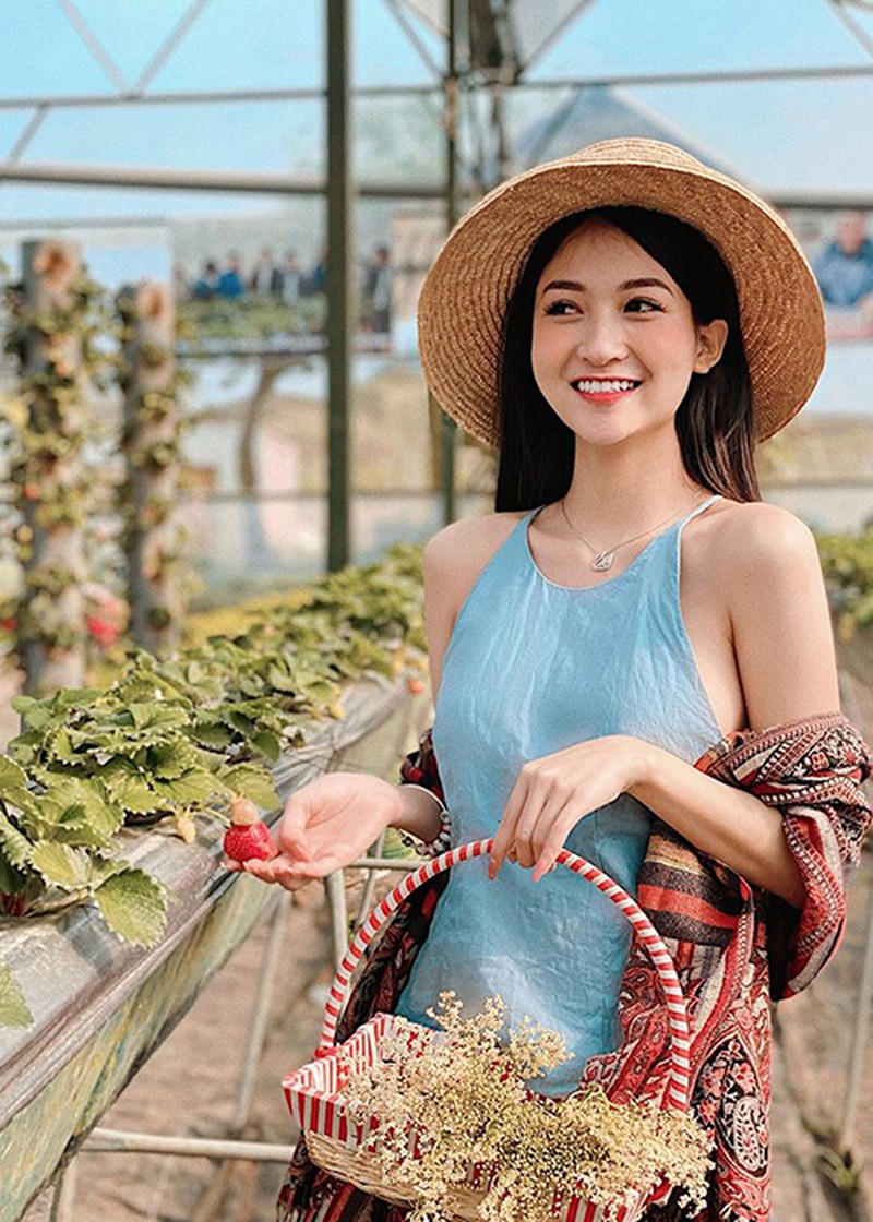 Gu ăn mặc của hot girl Vũ Thư khiến dân tình 'không chịu nổi' - Ảnh 9 Gu ăn mặc của hot girl Vũ Thư khiến dân tình 'không chịu nổi' - Ảnh 9
